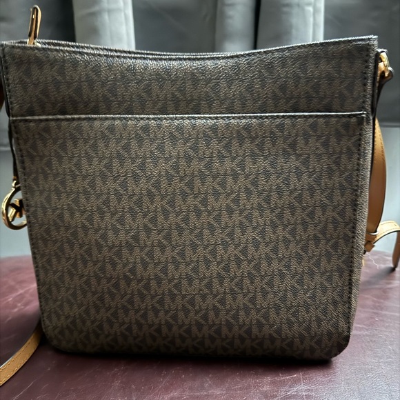 Michael Kors cross body - Picture 3 of 6